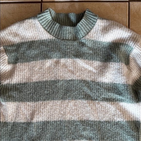 H&M Green and Cream Striped Sweater - Picture 3 of 4